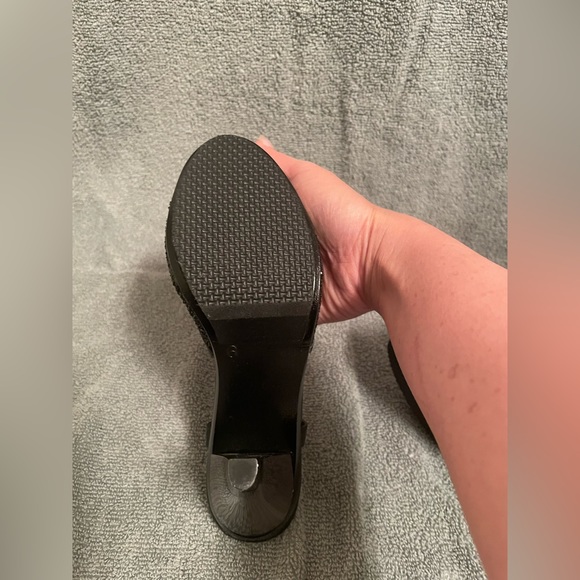 Betsy Johnson black chrome peep toe heels. 👠 BNIB light damage - Picture 6 of 7